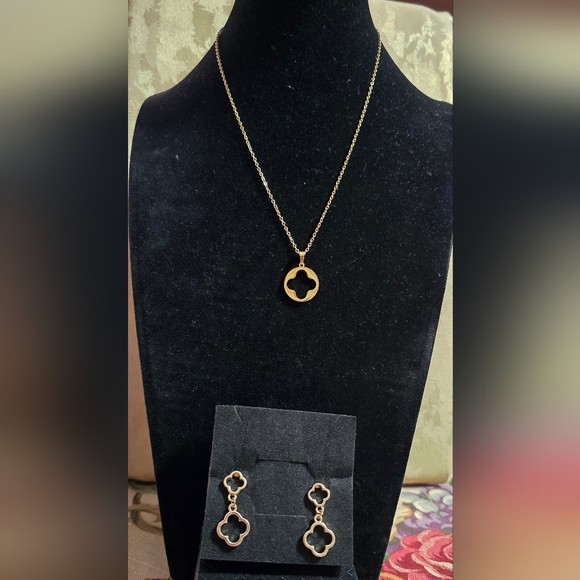 Fashion Jewelry Jewelry - Elegant Gold and Black Pendant Necklace and Earring Set